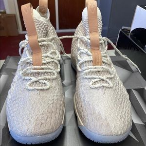Nike Lebron XV